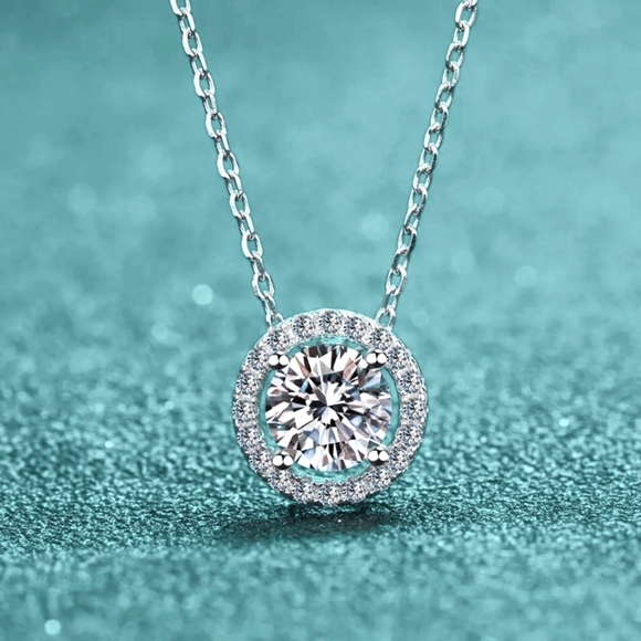 Jewelry - Minimalist Silver Round Diamond Pendant Necklace
